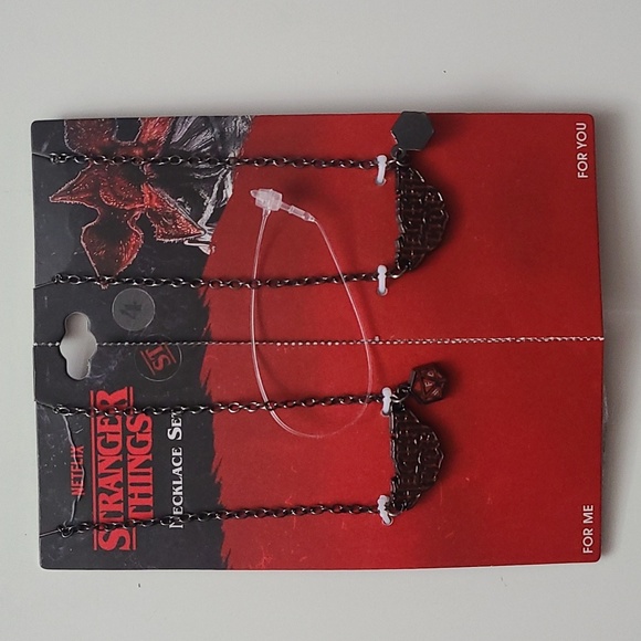 Stranger Things Merch T-shirt (L) + bracelets & necklaces (new) - Picture 5 of 13